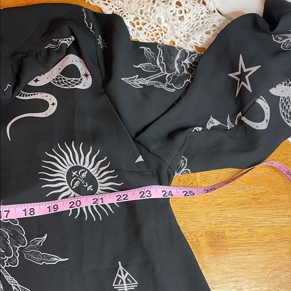 torrid Black Lace-Up V-Neck Celestial Print Blouse - Picture 7 of 10